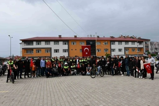 Vezirk&ouml;pr&uuml;&rsquo;de motosiklet korteji

