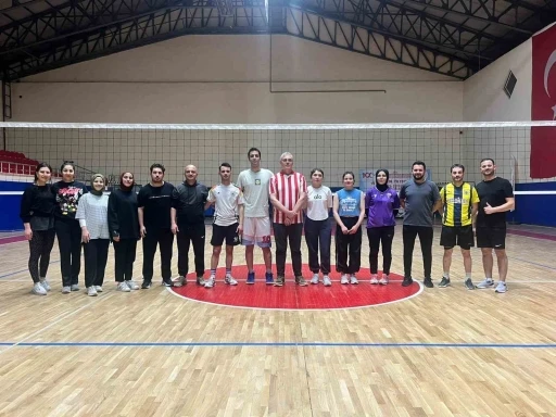 Vezirk&ouml;pr&uuml;&rsquo;de sağlık &ccedil;alışanları voleybol turnuvası

