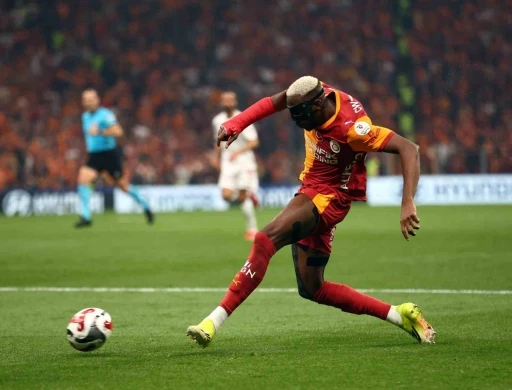 Victor Osimhen cezalı duruma d&uuml;şt&uuml;
