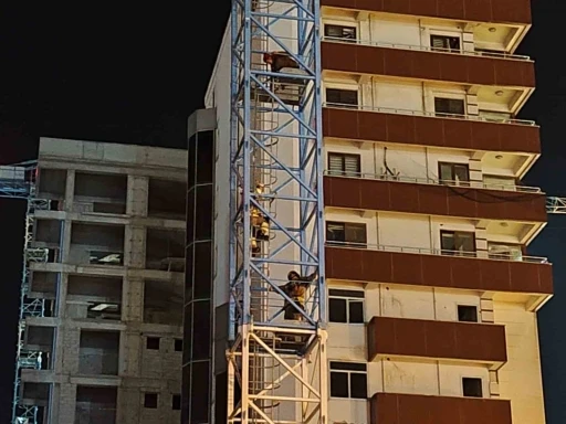 Vince &ccedil;ıkarak intihara kalkışan şahsı itfaiye vazge&ccedil;irdi
