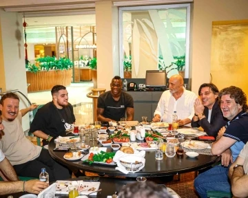 Vincenzo Montella, Adana Demirspor yöneticileriyle kahvaltıda bir araya geldi
