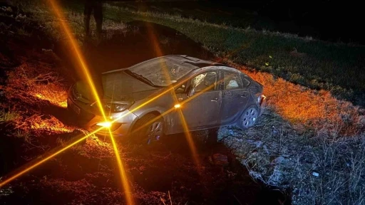 Virajı alamayan otomobil takla attı: 2 yaralı
