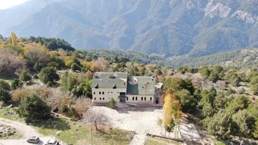 Viraneye dönen Paşa Yaylası Oteli ayağa kalkacağı günü bekliyor
