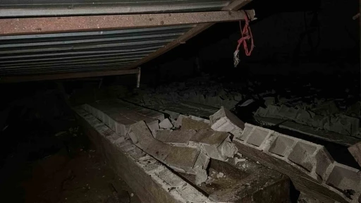 Viranşehir&rsquo;de dev hortum kamerada: Ev ve ahırlar harabeye d&ouml;nd&uuml;
