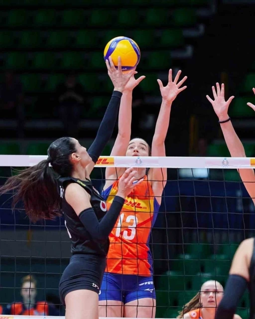 Voleybolda &ccedil;eyrek final heyecanı Denizli&rsquo;de yaşanacak
