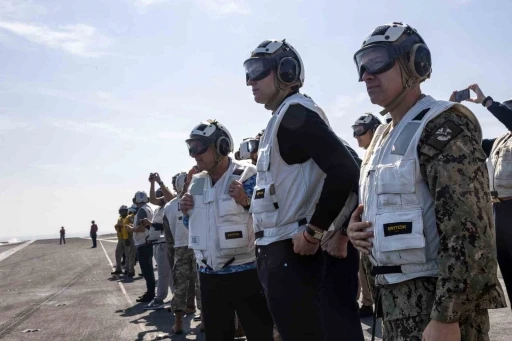 Witkoff&rsquo;tan Umman Denizi&rsquo;ndeki ABD u&ccedil;ak gemisine ziyaret
