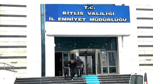Yabancı uyruklu şahsın ayakkabısından uyuşturucu çıktı
