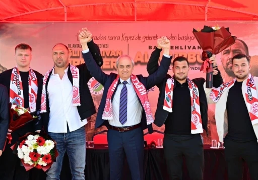 Yağlı g&uuml;reşlerin efsane ismi Ali G&uuml;rb&uuml;z&rsquo;e coşkulu karşılama
