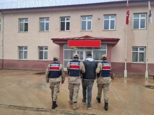 Yağma su&ccedil;undan kesinleşmiş 16 yıl cezayla aranan şahıs yakalandı
