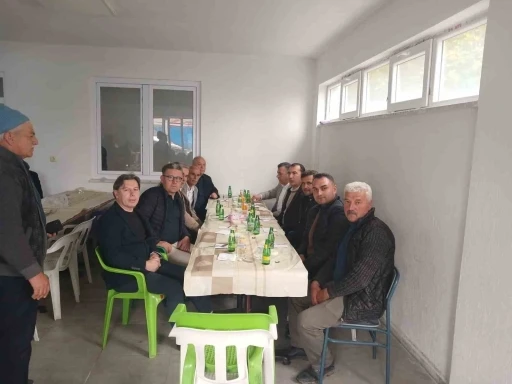 Yağmur duasında tek y&uuml;rek oldular

