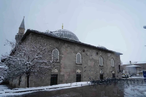 Yağmur, karla karışık yağmur ve y&uuml;ksek kesimlerde kar yağışı var
