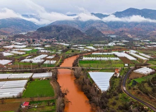 Yağmur sonrası Sakarya Nehri&rsquo;nin rengi değişti
