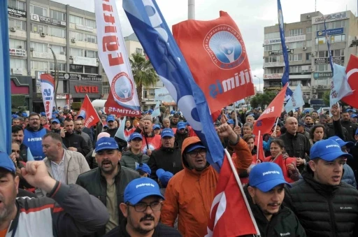 Yağmurlu havaya rağmen Aliağa’da 1 Mayıs kutlandı
