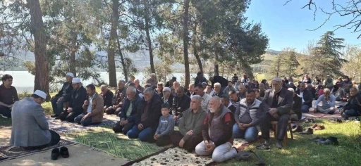 Yağmurun ardından ş&uuml;k&uuml;r duası
