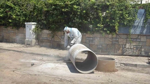 Yahşi’de su isale hattı patladı, yol trafiğe kapandı
