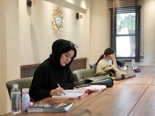 Yahya Kemal Kitap K&ouml;şk&uuml; gen&ccedil;lerden yoğun ilgi g&ouml;r&uuml;yor
