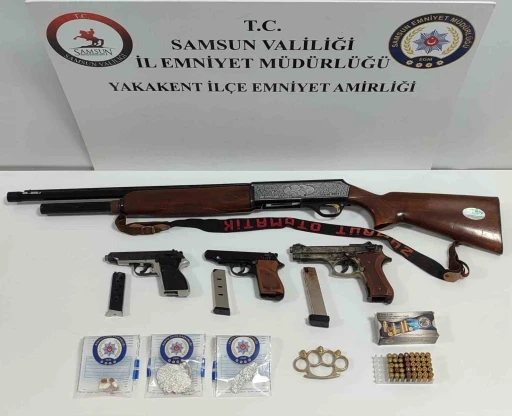 Yakakent&rsquo;te uyuşturucu ve silah ele ge&ccedil;irildi
