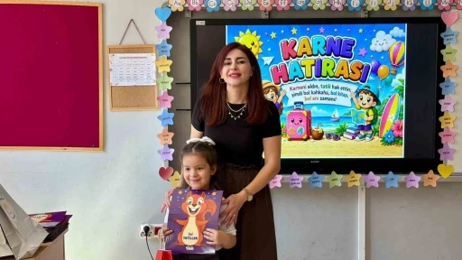 Yaklaşık 18 milyon &ouml;ğrenci karnelerini alarak yaz tatiline girdi
