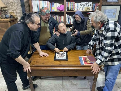 Yaklaşık 40 yıldır arkadaş olan karikat&uuml;ristler
