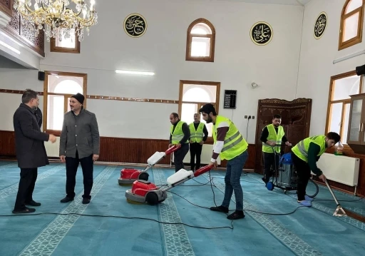 Yakutiye&rsquo;de camiler Ramazan&rsquo;a hazırlanıyor
