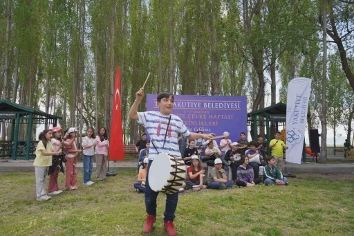 Yakutiye&rsquo;de &ccedil;ocuklar "sıfır atık şenliği" ile hem eğlendi hem doğayı yeşertti
