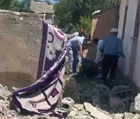 Yalnız yaşayan adam bah&ccedil;e duvarının altında &ouml;l&uuml; bulundu
