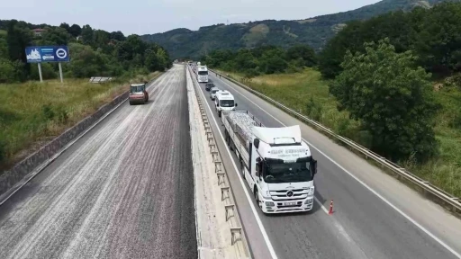 Yalova-Bursa kara yolunda asfaltlama &ccedil;alışması devam ediyor
