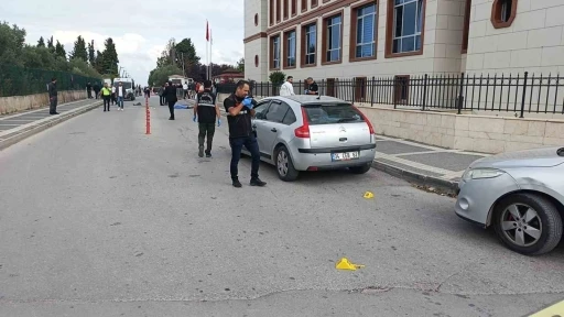 Yalova&rsquo;da adliye &ouml;n&uuml;ndeki cinayetin kan donduran g&ouml;r&uuml;nt&uuml;leri ortaya &ccedil;ıktı
