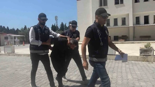 Yalova’da alkol alırken tartıştığı arkadaşını boğazından bıçaklayarak öldüren zanlı adliyede
