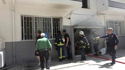 Yalova’da apartman dairesinde çıkan yangında bir kişi dumandan etkilendi
