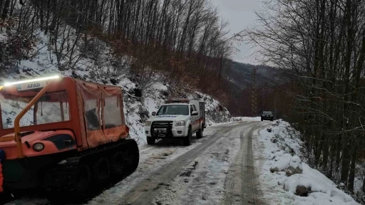 Yalova&rsquo;da ara&ccedil;larında mahsur kalan 35 kişi kurtarıldı
