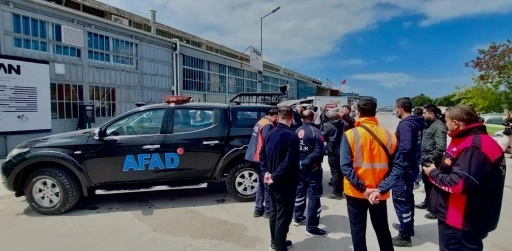Yalova’da bir firmada yere dökülen kimyasal madde imha edildi
