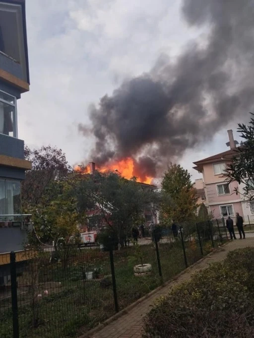 Yalova’da çatı yangını
