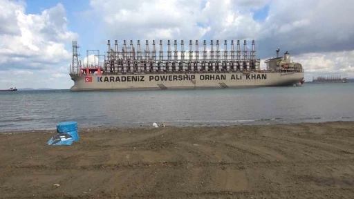 Yalova’da karaya oturan gemi lodos sayesinde kurtarıldı
