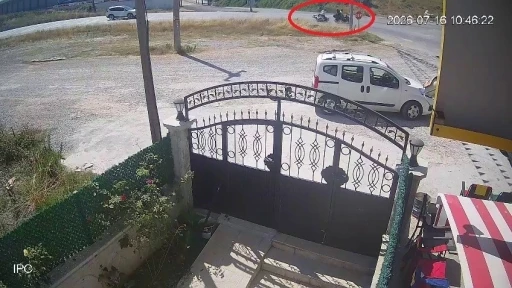 Yalova&rsquo;da karı kocanın &ouml;ld&uuml;ğ&uuml; kaza anı saniye saniye kameraya yansıdı
