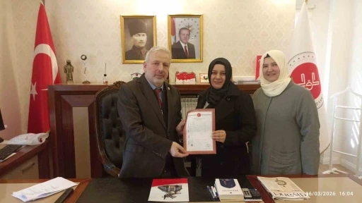 Yalova&rsquo;da şehit eşi evini Diyanet Vakfına bağışladı
