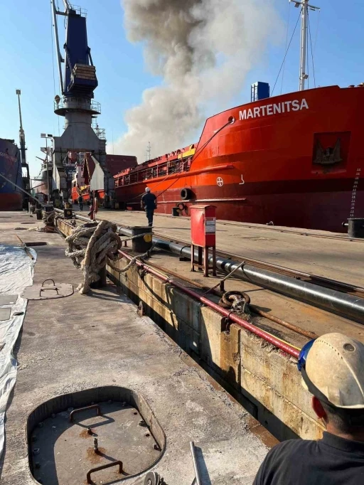 Yalova&rsquo;da tersanedeki gemide patlama
