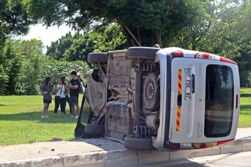 Yan yatan aracı gören 112’yi aradı, ekipler anne ve kızının sıyrık dahi almadığını görünce şaşkınlık yaşadı
