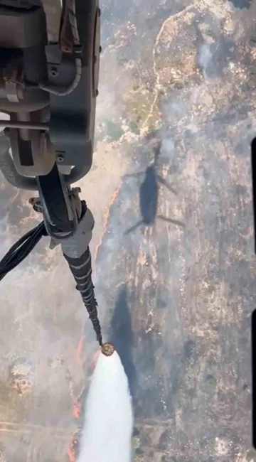 Yangın söndürme helikopterinden alevlere ’nokta atışı’
