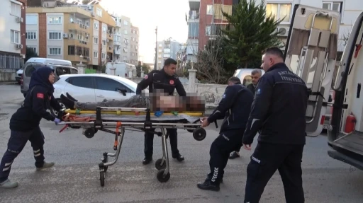 Yangına uykuda yakalandı, alevlere m&uuml;dahale ederken yaralandı
