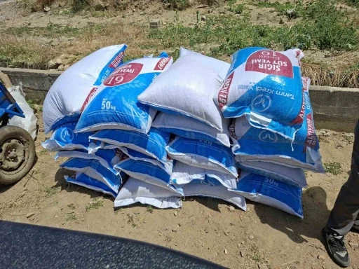 Yangında b&uuml;y&uuml;k zarar g&ouml;ren &uuml;reticiye yem desteği
