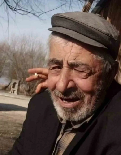 Yangında dumandan etkilenen yaşlı adam öldü
