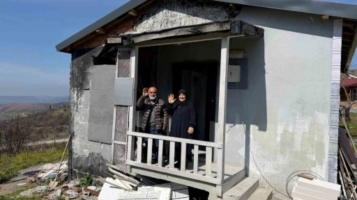 Yangında evleri k&uuml;le d&ouml;nm&uuml;şt&uuml;: Aktekin &ccedil;iftinin sıcak yuvası yeniden kuruldu
