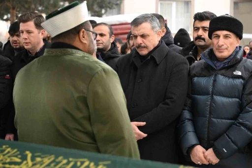 Yangında hayatını kaybeden 2 kişi g&ouml;zyaşları arasında toprağa verildi
