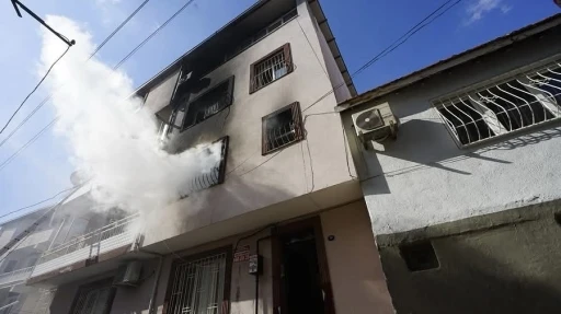 Yangında mahsur kalan kişi itfaiye ekiplerince kurtarıldı
