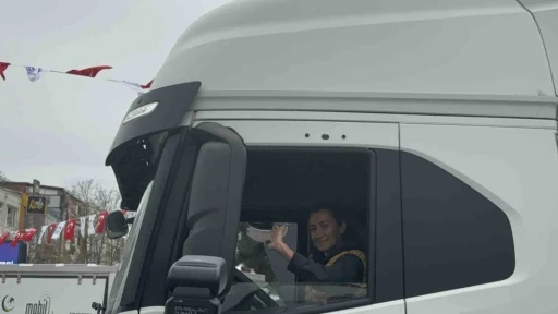 Yardım konvoyuna &quot;kadın eli&quot; değdi
