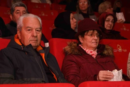 Yarım asırlık &ccedil;iftler sinemada buluştu
