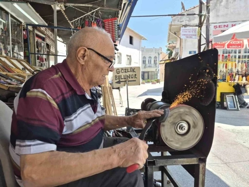 Yarım asırlık d&uuml;kkanın b&uuml;y&uuml;k derdi: "Elimizden her iş geliyor, ama &ccedil;ırak gelmiyor!"
