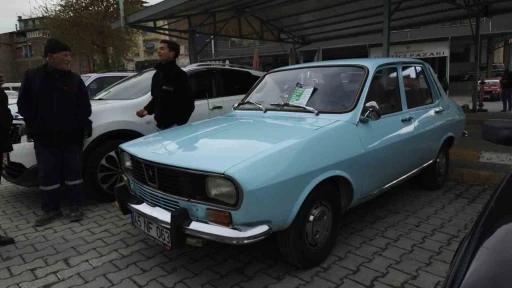 Yarım asırlık klasik otomobil 210 bin liraya yeni sahibini buldu
