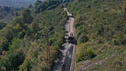Yarım asırlık yol sorunu, sıcak asfalt ile çözülüyor
